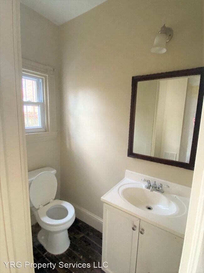 Building Photo - 5 br, 1 bath House - 582 North Plum Street