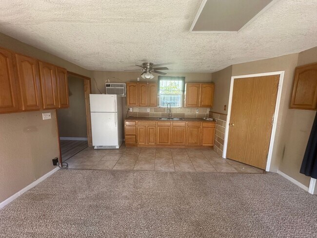 Foto del edificio - One bedroom, One bathroom front/back duplex. Pet Friendly! Located in Scottsbluff!