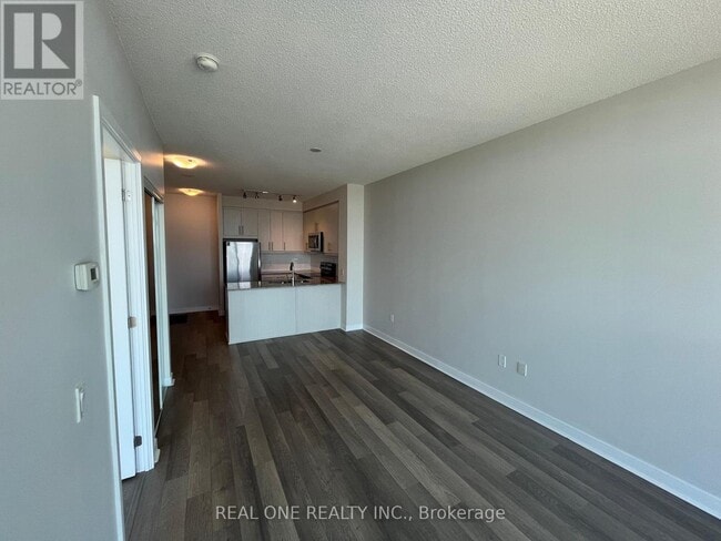 Photo du bâtiment - 3975-3975 Grand Park Dr
