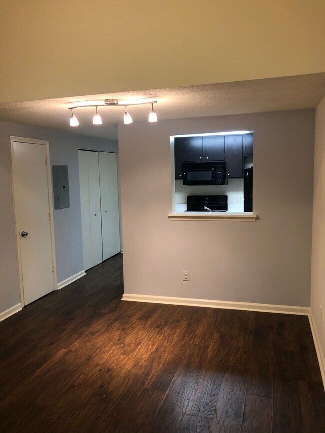 Building Photo - 422 Racine Dr