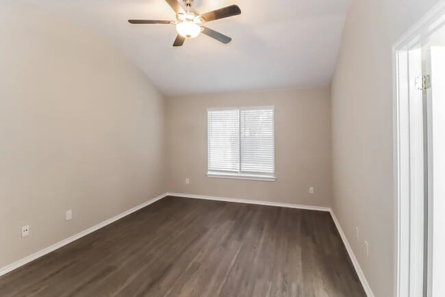 Foto del edificio - 2612 Hill Street Cove