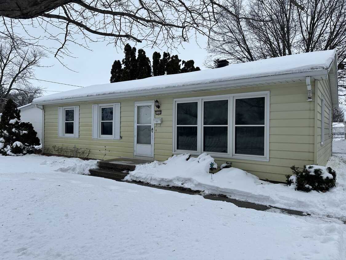 1125 Spruce Ave, Galesburg, IL 61401 House Rental in Galesburg, IL