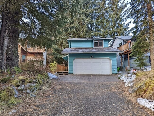 Building Photo - Backloop Sgl Fam Home, 3BD/2BA, Pet Friendly, 2 Car Garage