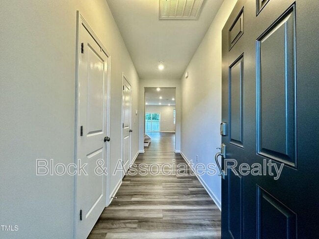 Foto del edificio - 107 Hunston Dr.