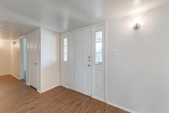 Building Photo - 443 McKinley St