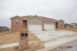 Building Photo - 805 Windmill Dr