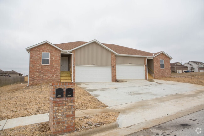 Building Photo - 805 Windmill Dr