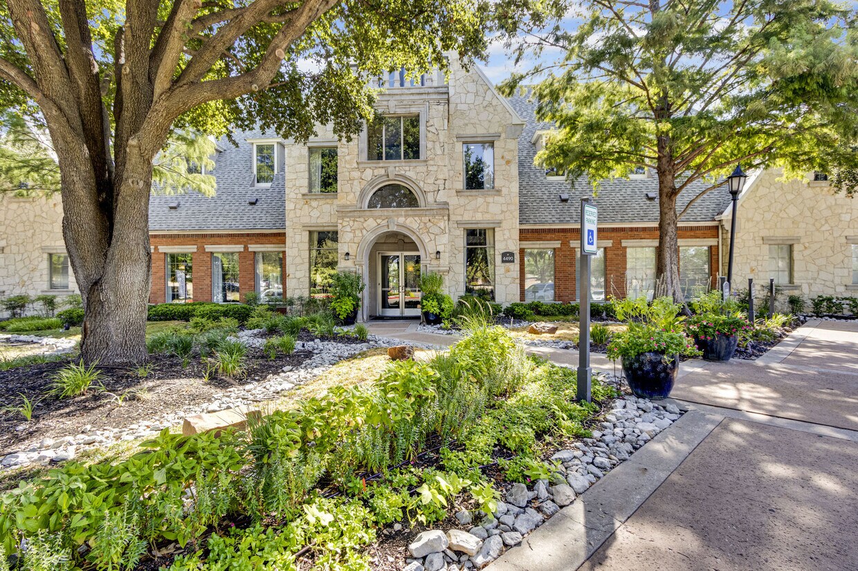 Saxon Woods Apartments in Mckinney, TX