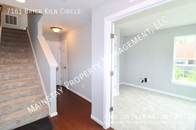 Building Photo - Rarely Available End Unit Townhome With Ga...