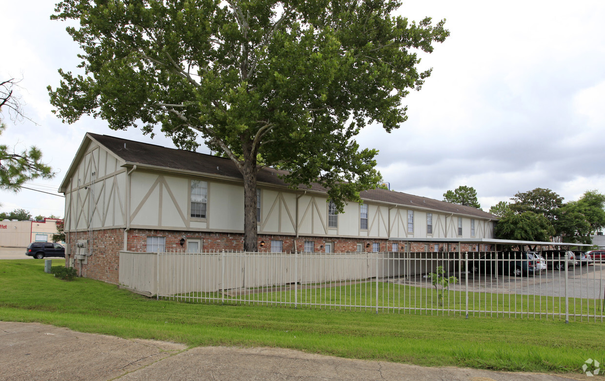 Foto del edificio - Salem Village