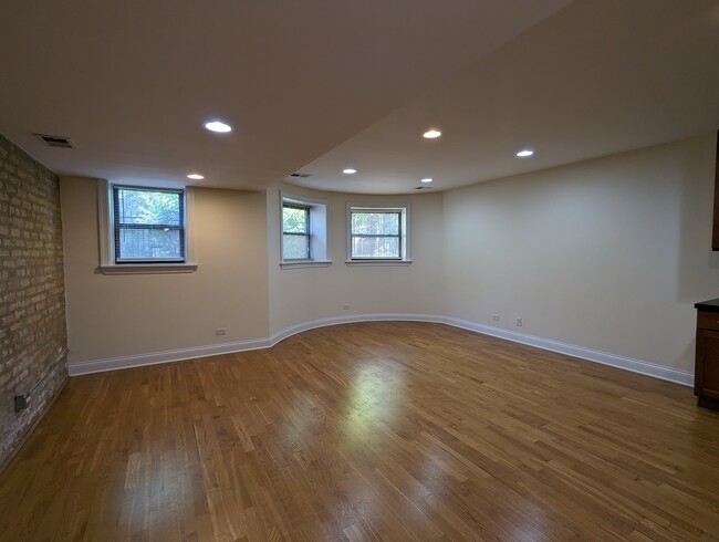 Foto del edificio - 2834 N Albany Ave