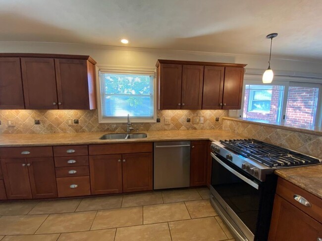Building Photo - 6814 Golfcrest Dr