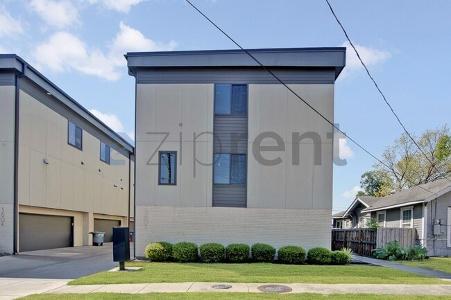 Building Photo - Unit E
