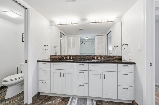 Foto del edificio - 6585 Nicholas Blvd