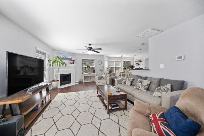 Foto del edificio - 3 Bedroom/2 Bath Sunrise Canyon Subdivision
