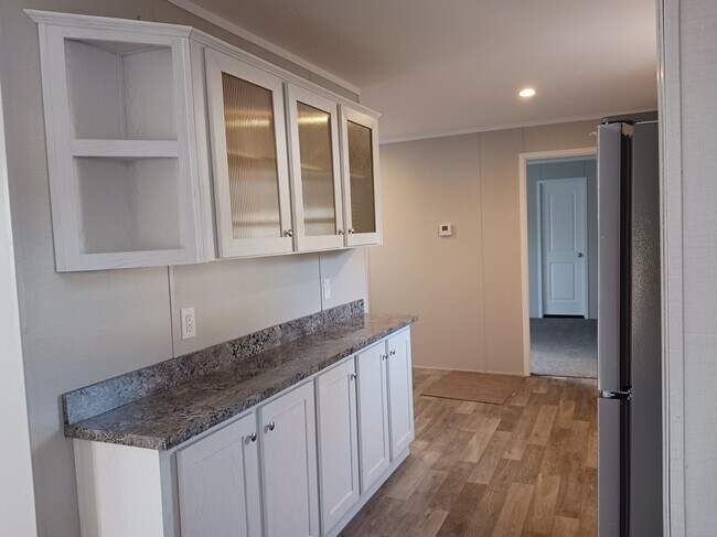 Building Photo - 54 Violet Dr