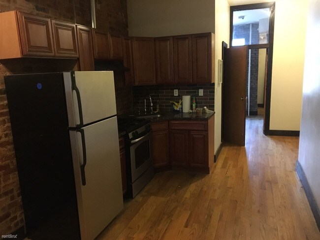 Foto del edificio - 311 Stanhope St