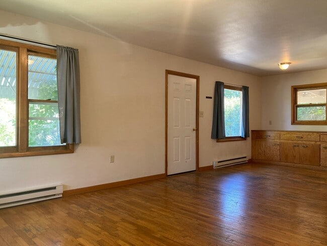 Building Photo - 729 S 14th Ave