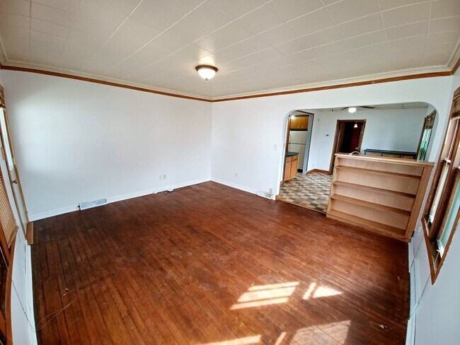 Building Photo - 1805 20th St - Duplex