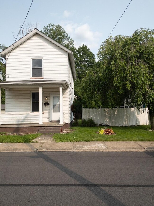 Foto del edificio - 737 Grove Ave