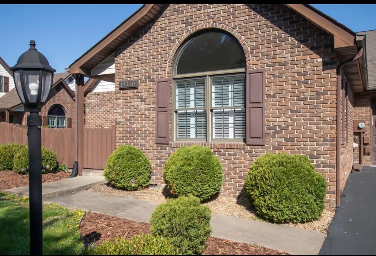 Foto principal - 19320 Country Dr