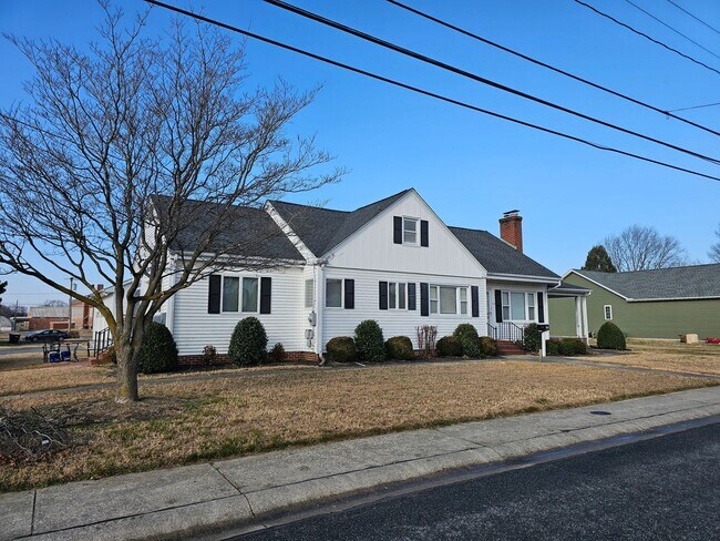 Foto del edificio - 616 N Washington St