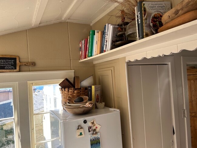 Building Photo - 2612 Victoria Dr