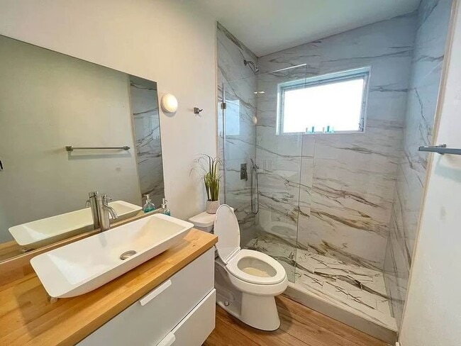 Foto del edificio - 1521 NE 51st St