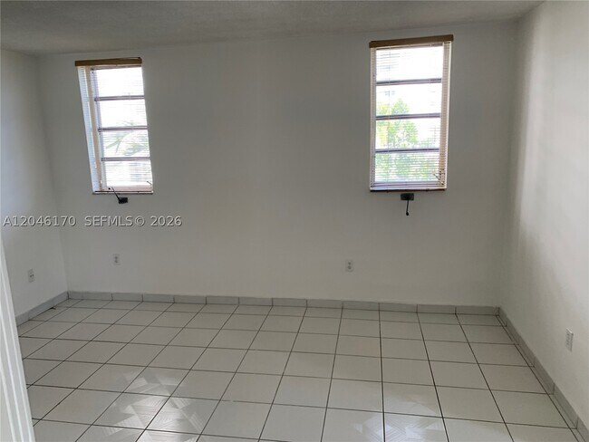 Foto del edificio - 2861 Leonard Dr