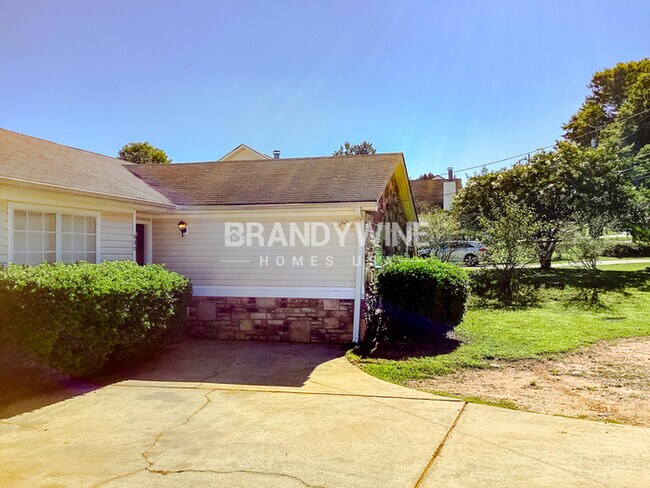 Building Photo - One month FREE RENT!!