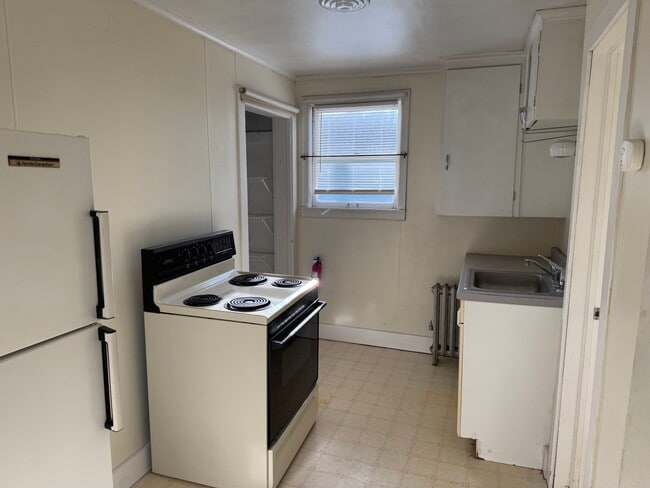 Building Photo - 43 Leroy St