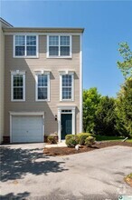 Building Photo - 8475 Putnam Ct