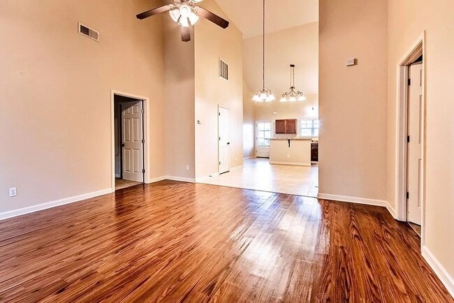 Building Photo - Magnolia Grove 226