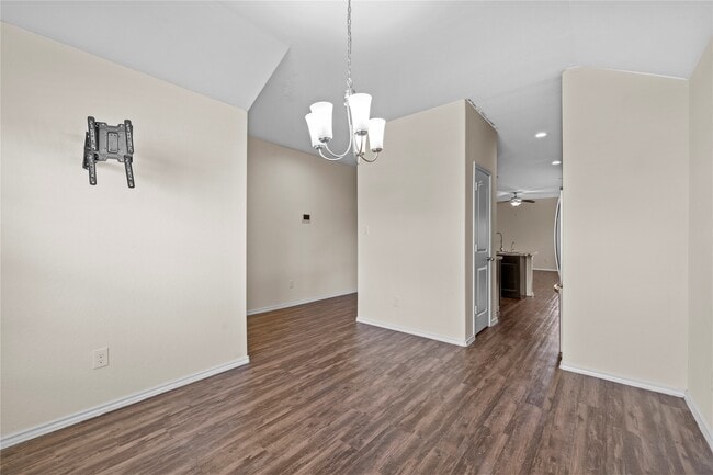 Building Photo - 6015 Lilly Belle St