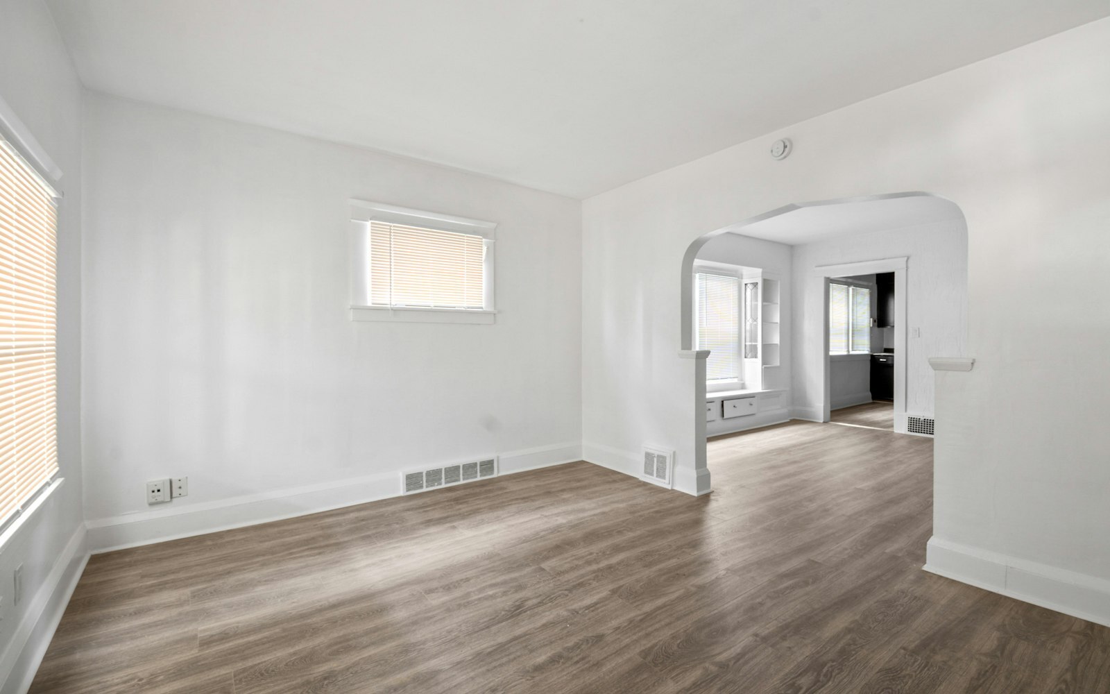 8002 Maryland Ave Cleveland, OH 44105 – photo 1