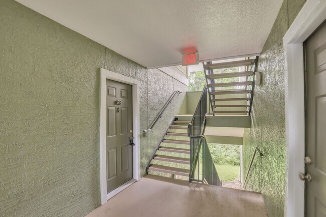 Foto del edificio - 1 bedroom/ 1 bathroom with one car garage ...