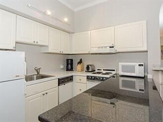 Foto del edificio - 75 Charles St