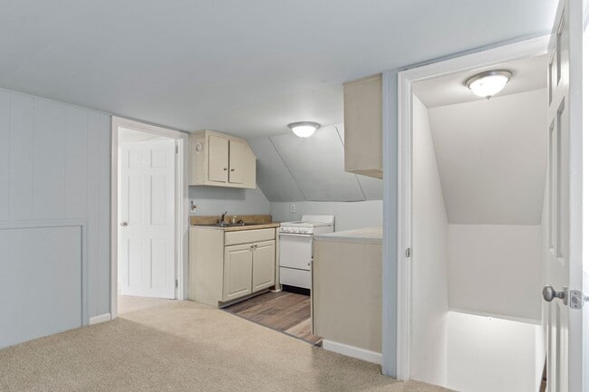 Building Photo - Private and Cozy 1BR Garage Apartment – Ut...