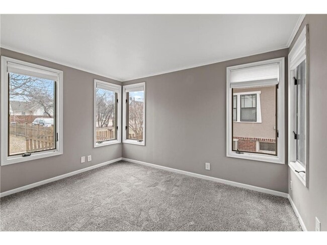 Building Photo - Charming Completely Remodeled Doll's House In Edina, Walk to shops & Restaurants, Pets OK, Availa...