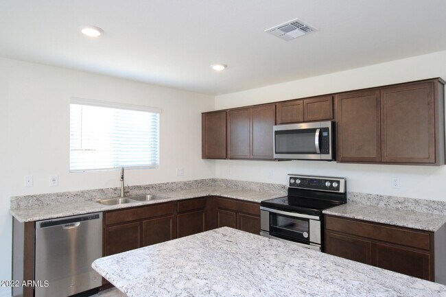Foto del edificio - 1517 E Desert Breeze Dr