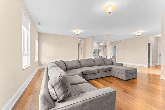 Foto del edificio - 380 W Broadway