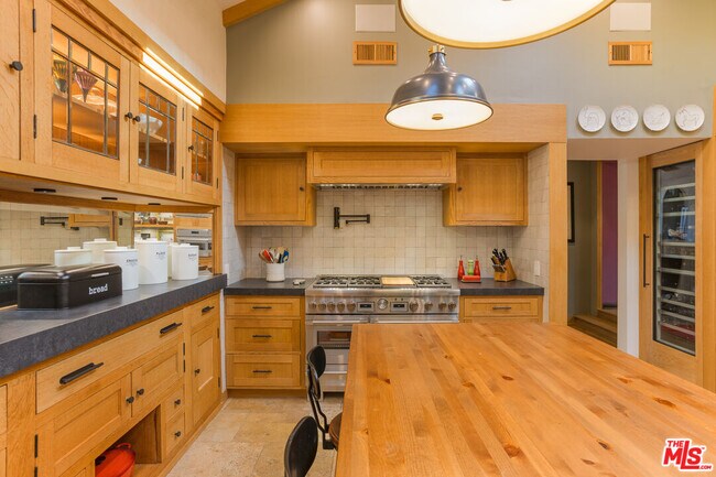 Building Photo - 4880 Queen Florence Ln