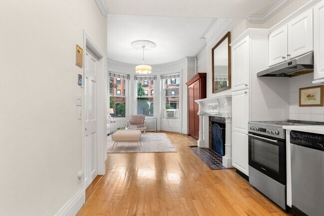 Building Photo - 394 Marlborough St