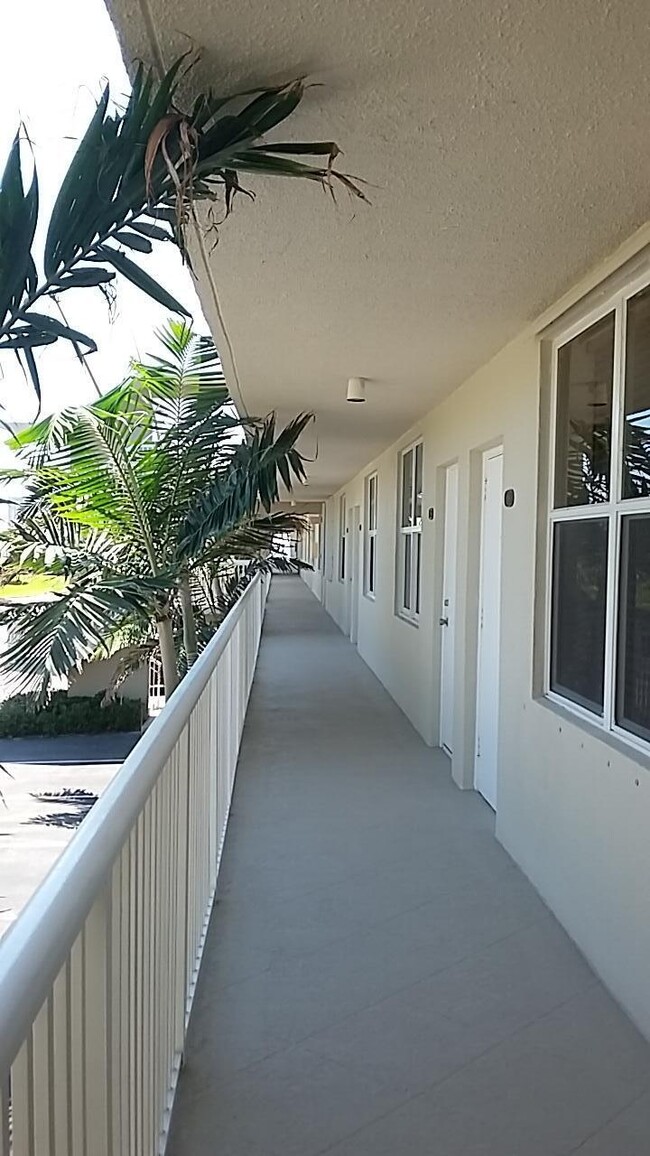 Building Photo - 2565 S Ocean Blvd