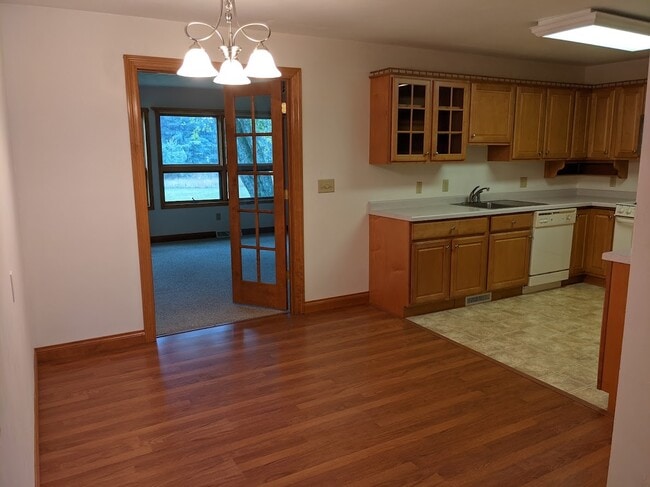Dining room - 705 Taylor St