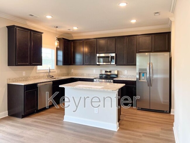Foto del edificio - 7730 Honey Oaks Rd
