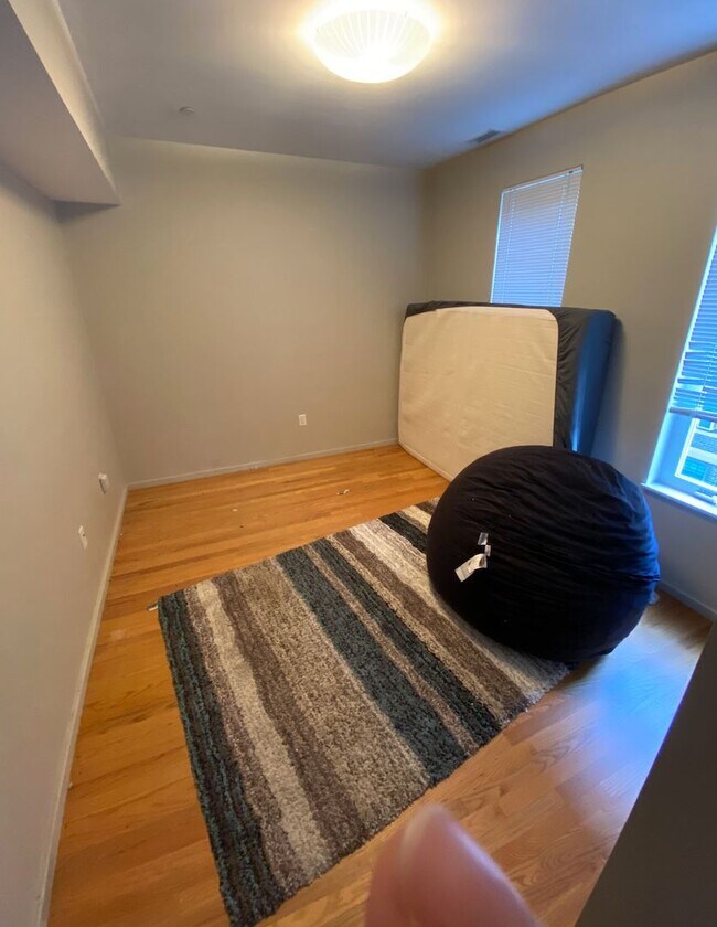 Foto del edificio - New Construction in Allston. Central Heat/...