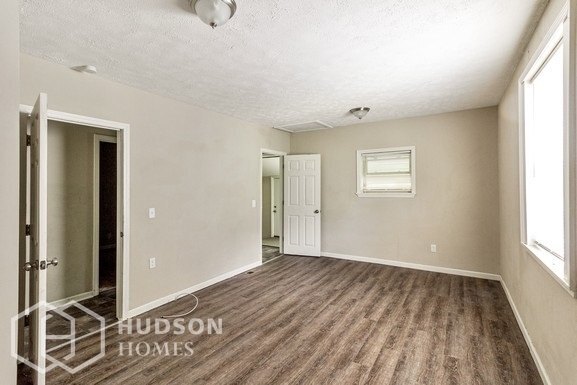 Building Photo - 47 Lyndale Dr
