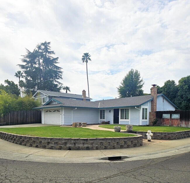 Foto del edificio - Beautiful 4 Bedroom Home with RV Access