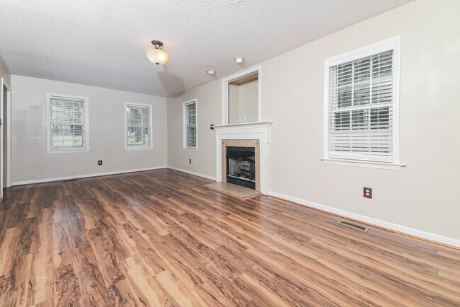 Foto del edificio - 120 Nightshade Ln